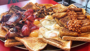 Οι Άγγλοι έφτιαξαν πρωινό με 17000 θερμίδες και ισχυρίζονται ότι είναι το μεγαλύτερο του κόσμου