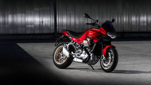 H Moto Guzzi μπαίνει επιτέλους στη νέα εποχή με το V100 Mandello 
