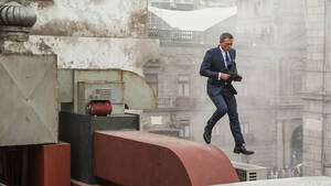 O Daniel Craig γύρισε την πιο δύσκολη σκηνή του ως James Bond με σπασμένο πόδι