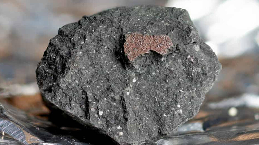 Μετεωρίτης από το διάστημα πέρασε μέσα από την οροφή ενός σπιτιού