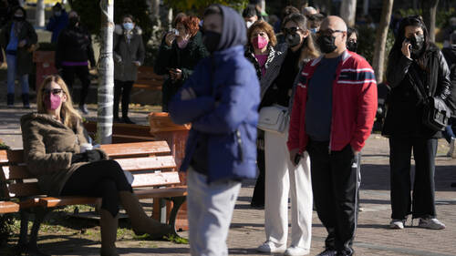 Όλα όσα μάθαμε δύο χρόνια με τον κορωνοϊό στη ζωή μας