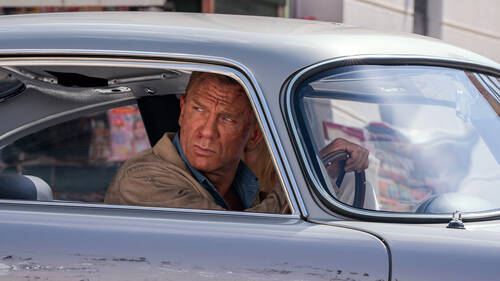 Ο James Bond ζει και επιστρέφει αλλά σε TV Series Ο James Bond ζει και επιστρέφει αλλά σε TV Series