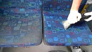 Υπήρχε λόγος που τα καθίσματα στο λεωφορείο είχαν αυτά τα καλύμματα