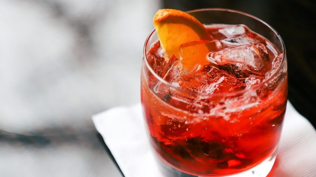 Negroni Week: Πού θα απολαύσεις αυτόν τον μήνα το «Νο1» cocktail στον κόσμο