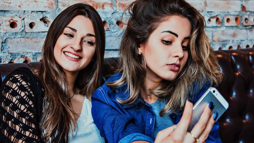 Μήπως το να μην ανεβάζεις τίποτα στα social από την έξοδό σου είναι το νορμάλ; Μήπως το να μην ανεβάζεις τίποτα στα social από την έξοδό σου είναι το νορμάλ;