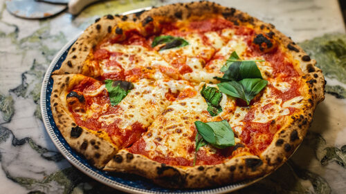 Ποιο είναι τελικά το μυστικό για τέλεια πίτσα στο σπίτι;