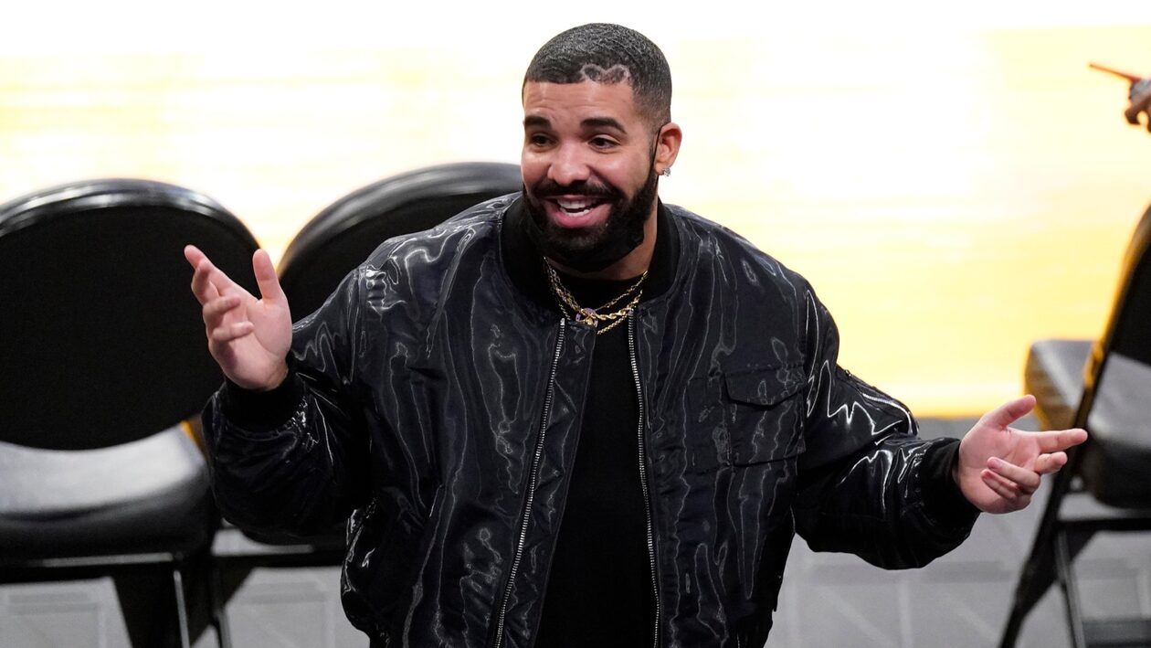 Μετά τις ρίμες, ο Drake θέλει να σου μάθει πραγματική ποίηση