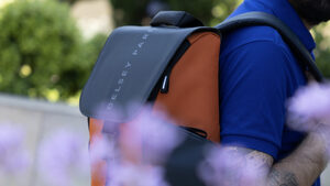 Ωδή στο backpack: Ένα κείμενο για τον «συνοδοιπόρο» κάθε άντρα στο ταξίδι της ζωής