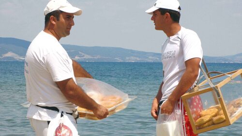 Ο λουκουμάς στην παραλία θα κερδίζει κάθε brunch και κάθε club sandwich