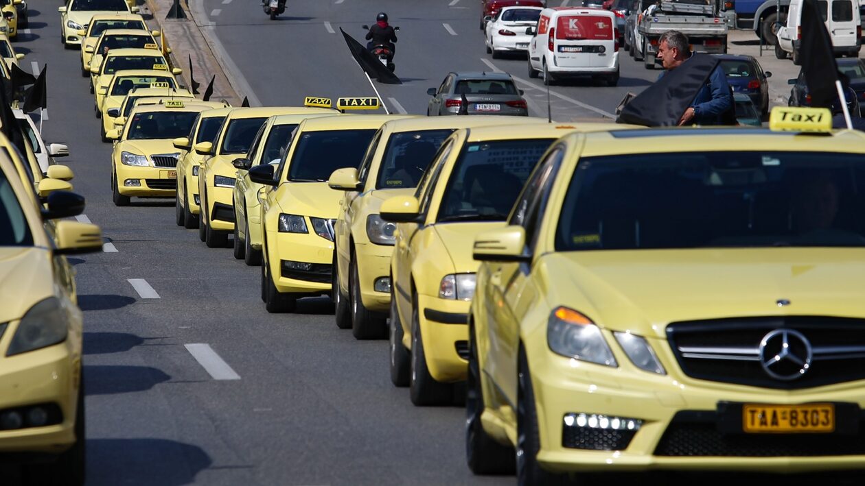 Σε άλλα νέα, ταξιτζήδες δέρνουν ταξιτζήδες σε «παράνομες» πιάτσες της Αττικής