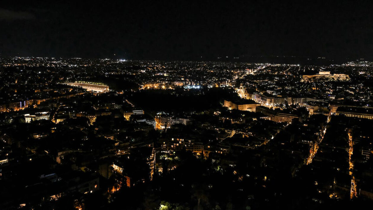 Η νυχτερινή Αθήνα φαίνεται πολύ πιο όμορφη από τον φακό της NASA
