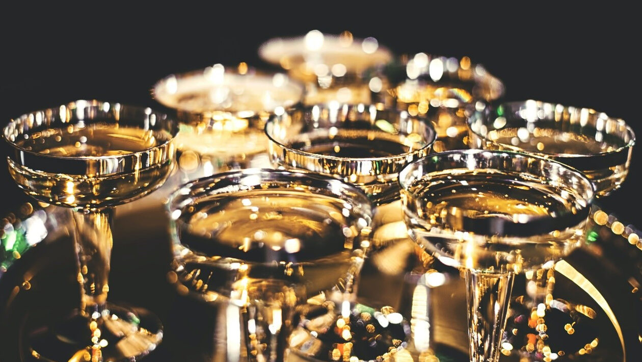 Τα γιορτινά mocktails που θα εντυπωσιάσουν την παρέα σου αυτές τις γιορτές