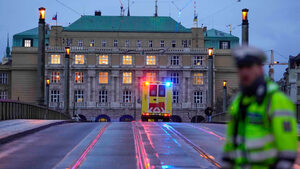 Πράγα: Νέο βίντεο με φοιτητές να πηδούν από τα παράθυρα