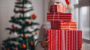 Φέτος, ο Α.Ι. Βασίλης σε οδηγεί στο Ho-Ho-Home of Gifting και προτείνει τα πιο smart δώρο για όλους