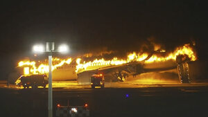 Ιαπωνία: Από τύχη σώθηκαν οι 379 επιβάτες του αεροπλάνου