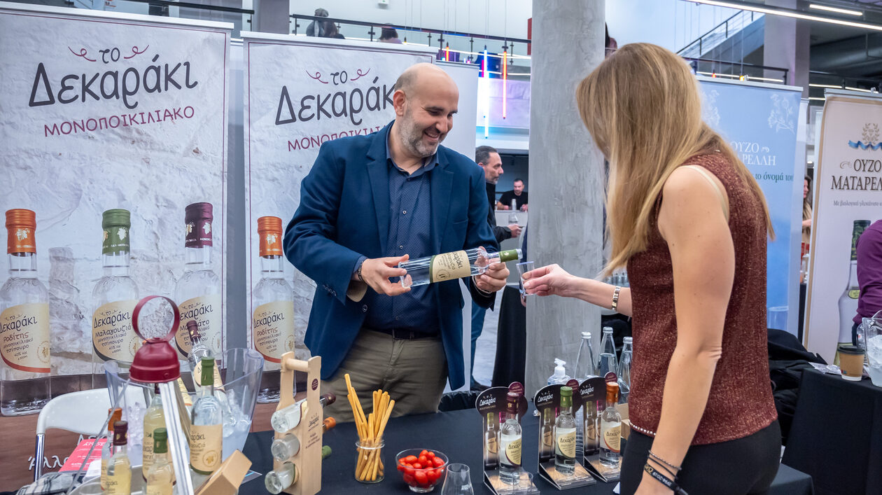 Το Δεκαράκι ξεδίπλωσε και φέτος τον μοναδικό του χαρακτήρα στην έκθεση «Ελληνικό Απόσταγμα»