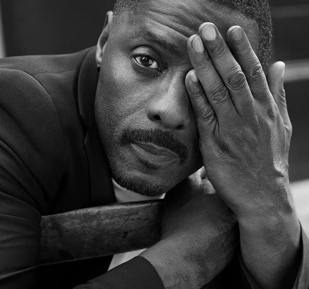 Ο Idris Elba πρωταγωνιστεί στη νέα καμπάνια ανδρικής ένδυσης της Calvin Klein για την Άνοιξη 2024