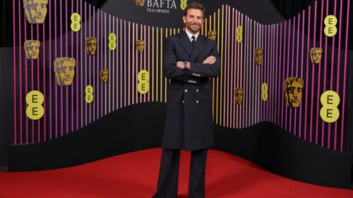 Πάρτε μαθήματα στιλ από την εμφάνιση του Bradley Cooper στα BAFTA