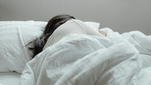 Οι γυναίκες σκέφτονται περισσότερο, άρα κοιμούνται παράπανω από τους άντρες