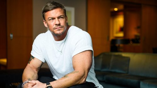 Ο Alan Ritchson έφτιαξε το σώμα του “Reacher” τρώγοντας cookies και lime pie