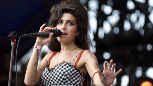 Back to Black: Η ταινία της Amy Winehouse «αγγίζει» τον μύθο της;