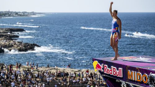 Κυνηγώντας το τέλειο «10αρι» στο Red Bull Cliff Diving 