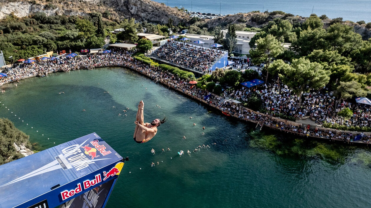 Red Bull Cliff Diving: Αθλητικό υπερθέαμα στην ειδυλλιακή Λίμνη Βουλιαγμένη