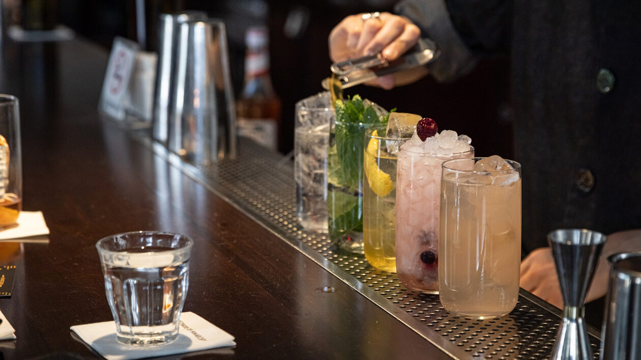 Το Schweppes απογειώνει φέτος το καλοκαίρι με τα νέα Gin and Tonic parties!