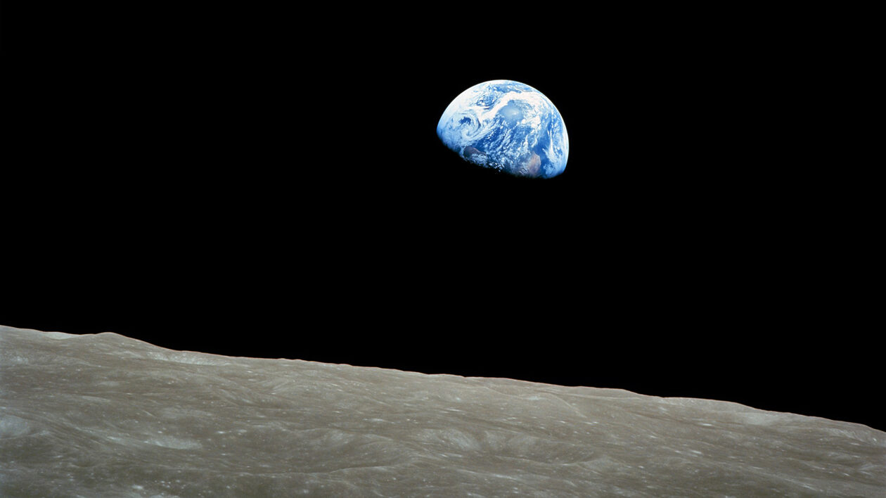 Η φωτογραφία της Γης του William Anders έδωσε τέλος στην εμμονή με τη Σελήνη
