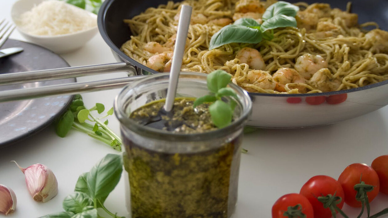 Tι σημαίνει η λέξη pesto; Και πώς να ετοιμάσεις pesto Genovese στο σπίτι;