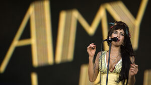 Back to black: Η ιστορία πίσω από το πιο διάσημο τραγούδι της Amy Winehouse