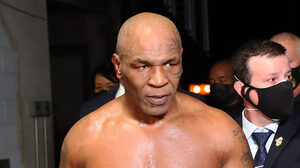 O Mike Tyson κάποτε παραλίγο να σπάσει στο ξύλο τον Michael Jordan