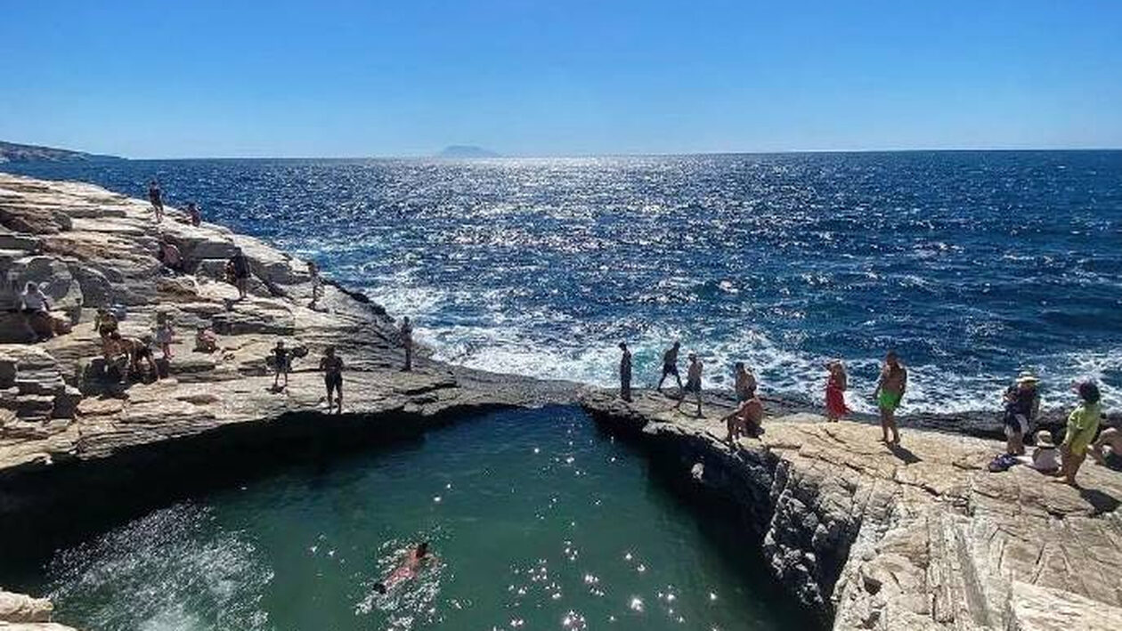 Ελληνικό νησί ανάμεσα στους Καλοκαιρινούς Παραδείσους του 2024