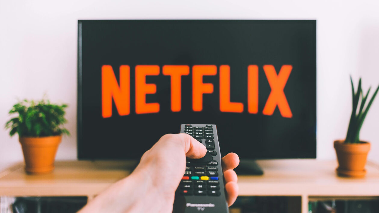 Το Netflix έβαλε την Ψίμυθο στο πρόγραμμά του