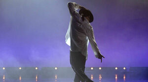 MOONWALK  THE LIFE OF MICHAEL JACKSON 