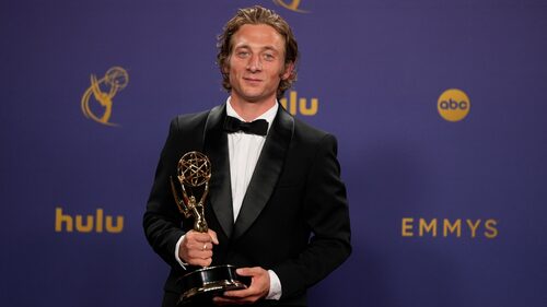 Ο Jeremy Allen White “σέρβιρε” το πιο κομψό στιλ στα Emmys