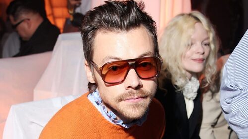 Το πριγκιπικό στιλ του Harry Styles είναι για αρχόντους