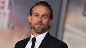 Ο Charlie Hunnam θα ενσαρκώσει τον κατά συρροή δολοφόνο Ed Gein