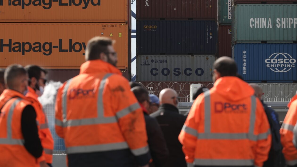 Οι λιμενεργάτες του Πειραιά εμπόδισαν container με πολεμοφόδια για το Ισραήλ