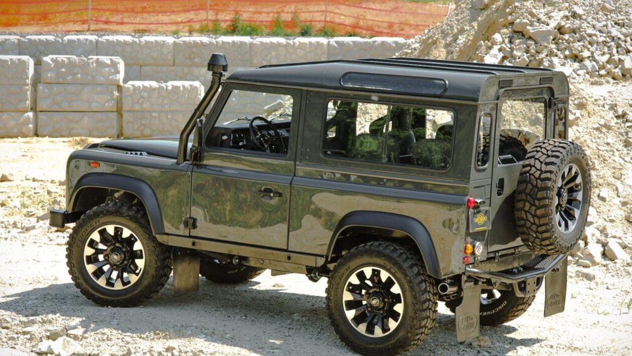 Η αναβίωση του Land Rover Defender 90 σε πηγαίνει πίσω στο 1988