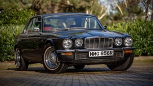 Για το τιμόνι της Jaguar XJC του 1976 θα σφαχτούν πλούσια παλικάρια