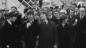 The Beatles ’64: Το ντοκιμαντέρ που βλέπει το συγκρότημα πίσω από τις κουρτίνες