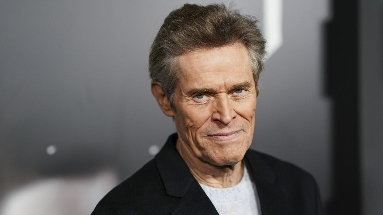 Ο Willem Dafoe γίνεται viral αφού τον ρώτησαν «Τι κάνεις για τα προς το ζην;» σε βίντεο TikTok