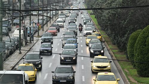 Η κίνηση στην Αθήνα: Χάνουμε 30 λεπτά στο αυτοκίνητο για 10 χιλιόμετρα 