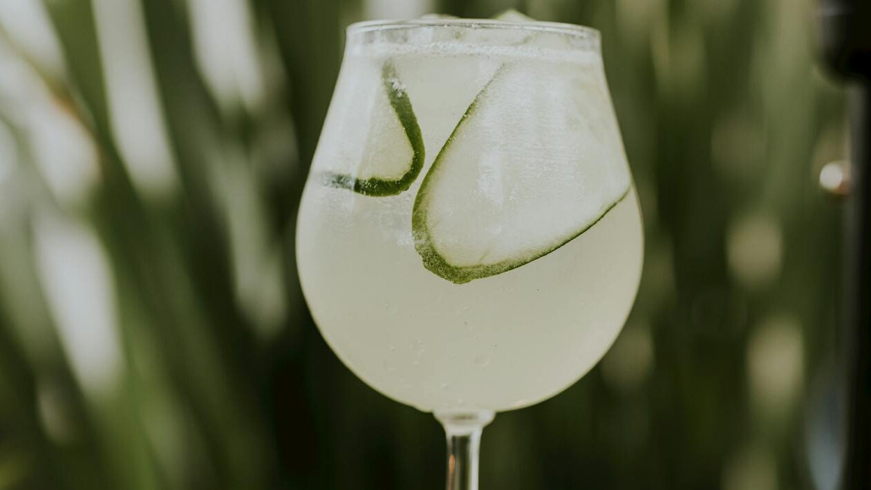 Spritz Bianco: Φτιάξε την πιο εύκολη παραλλαγή του κλασικού Spritz