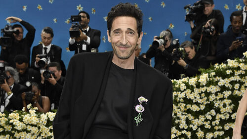 O Adrien Brody έδειξε τη δύναμη του απλού στο Met Gala 2025