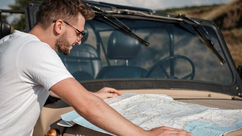 Καλοκαιρινό road trip: Όλα όσα δεν μπορούν να λείπουν από το backpack σου
