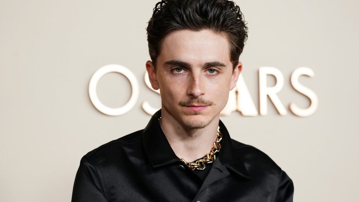 Ο Timothée Chalamet κυκλοφορεί με τα πιο “άρρωστα” ρολόγια στους δρόμους της Νέας Υόρκης