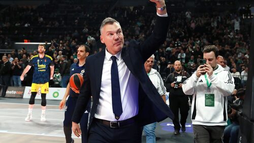 Ο Σαρούνας Γιασικεβίτσιους ντύνεται λες και κοουτσάρει στη Wall Street