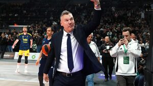Ο Σαρούνας Γιασικεβίτσιους ντύνεται λες και κοουτσάρει στη Wall Street